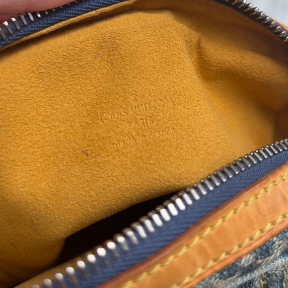 Vintage Louis Vuitton Denim Camera Bag Adjustable Strap Authentic 2007 Crossbody - Picture 12 of 13
